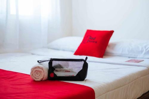 Hostal Reddoorz Near Cipinang Indah Mall