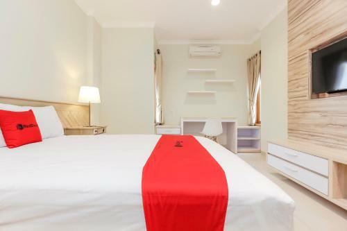 Hostal Reddoorz Premium Near Ragunan Zoo 2