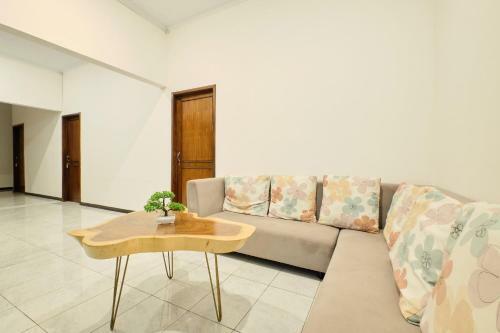 Hotel Oyo 2519 Mayang Garini
