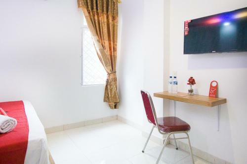 Hostal Reddoorz @ Rs Adam Malik Medan