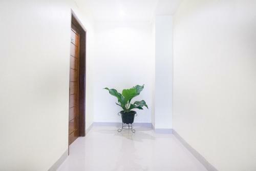 Hostal Reddoorz @ Rs Adam Malik Medan