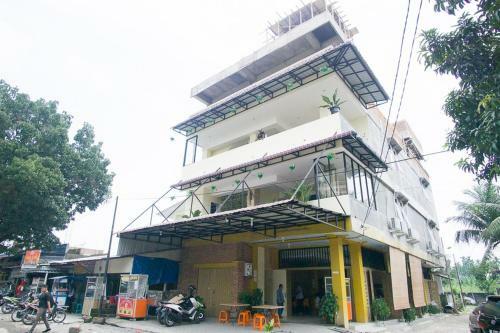 Hostal Reddoorz @ Rs Adam Malik Medan