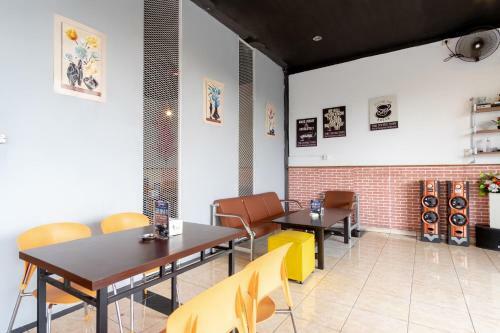 Hotel Oyo 1668 Yvel Homestay