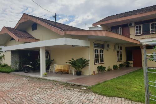 Hotel Oyo Life 2604 Elicia Kost