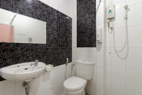 Hostal Reddoorz Near Pantai Padang