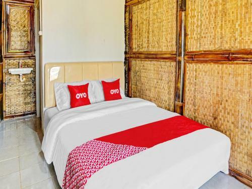 Hotel Oyo 90225 Rumah Bambu Trawas Syariah