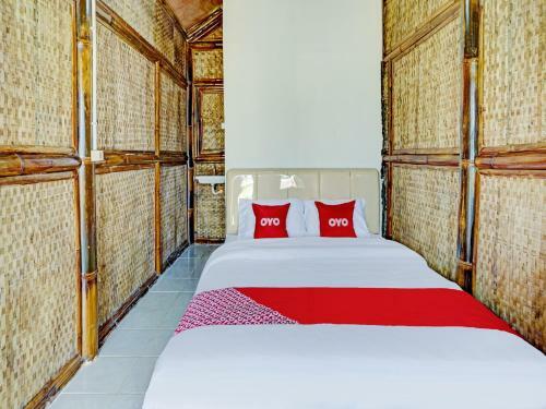 Hotel Oyo 90225 Rumah Bambu Trawas Syariah