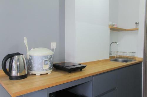 Artistic Studio At Emerald Bintaro Apartment By Travelio