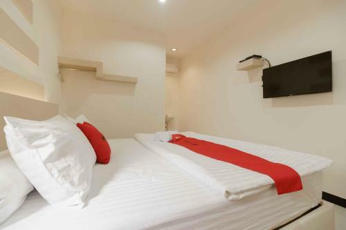 Hostal Reddoorz Plus Near Millenium Ict Centre Medan 2