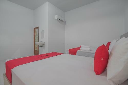 Hostal Reddoorz Near Rs Harapan Bersama