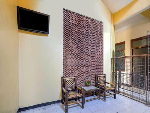 Hotel Oyo 3842 Eiffel Ketintang Unesa Syariah