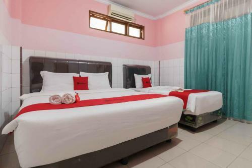 Hostal Reddoorz Plus @ Jalan Gatot Subroto Medan