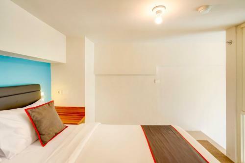 Hotel Collection O 30 Amega Crown Sub