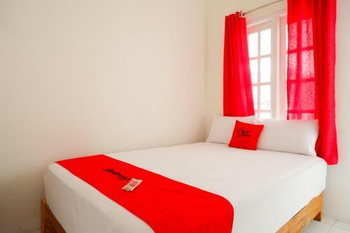 Hotel Reddoorz Plus Near Ums Solo