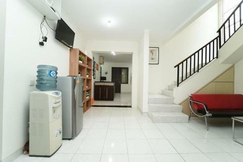 Hostal Koolkost Near Universitas Prasetiya Mulya