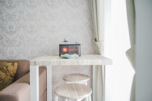 Minimalist 2br At Emerald Bintaro Apartment By Travelio