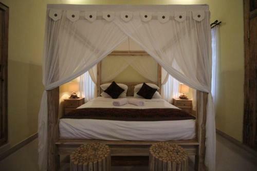 Hostal Bayu House And Villas