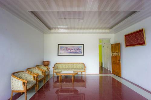 Hotel Oyo 2186 Tongging Beach