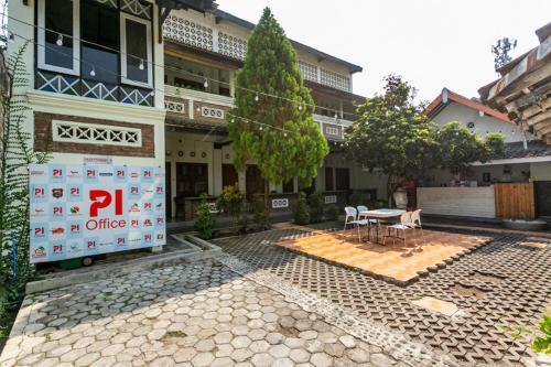 Hostal Reddoorz Plus Near Taman Sari 2