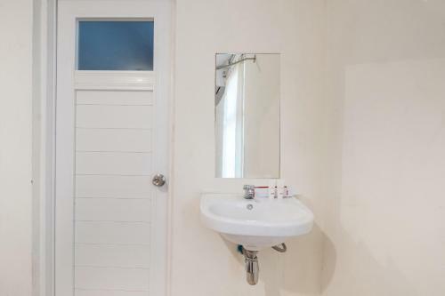Hotel Oyo 2173 Bnv House Babarsari