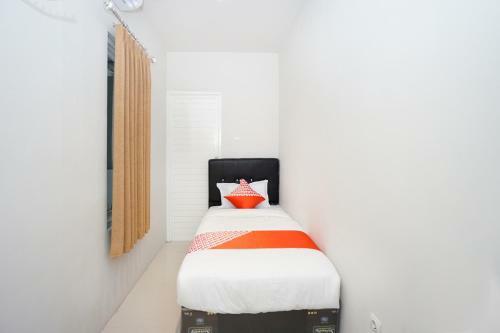 Hotel Oyo 2599 First Living