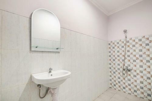 Hotel Oyo 2669 Crown Residence