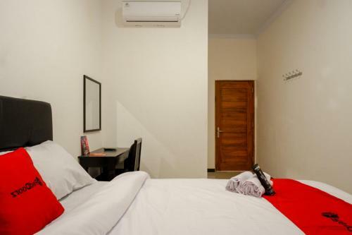 Hotel Reddoorz @ Jalan Wonosari Km.9