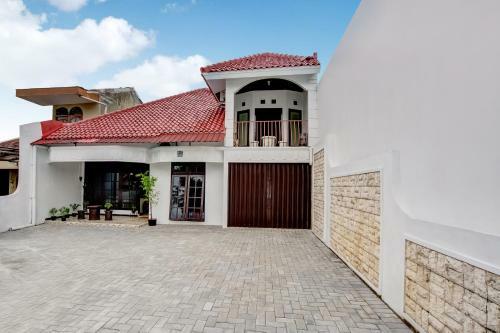 Hotel Oyo 3467 White Residence