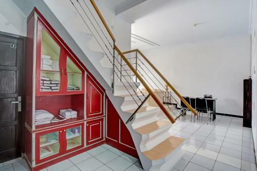Hotel Oyo 3467 White Residence