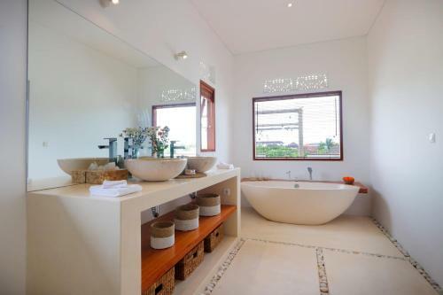 Exclusive Villas Complex 7 Br Seminyak Center W Staff
