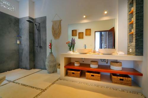 Exclusive Villas Complex 7 Br Seminyak Center W Staff