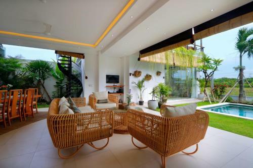 Exclusive Villas Complex 7 Br Seminyak Center W Staff