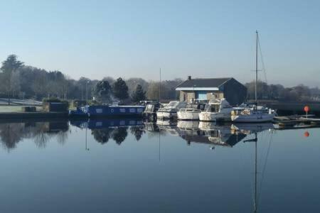 Hostal Lough Derg House & The Lake Cafe