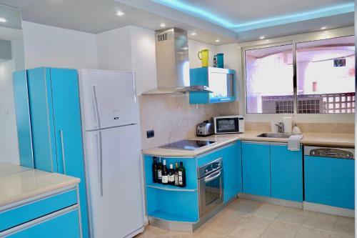 Amdar Residence Apartment - Private Pool, Sea View & Sauna