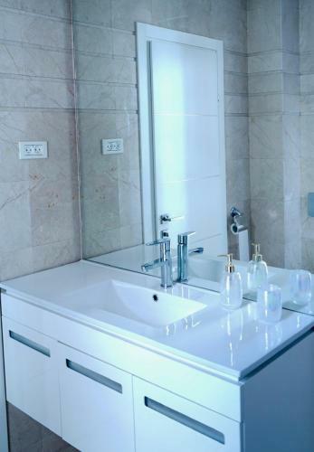Amdar Residence Apartment - Private Pool, Sea View & Sauna