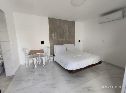 Hostal Mediterranean Inn ??? ??? ?????? ????? ?? ??????