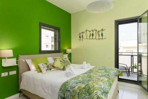 Luxury & Design Apartment - Steps To The Beach