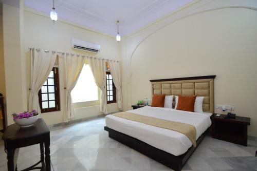 Hotel Aaram Baagh Agra By Pachar Group