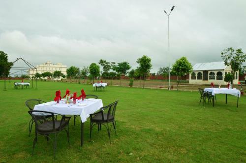 Hotel Aaram Baagh Agra By Pachar Group