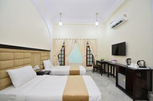 Hotel Aaram Baagh Agra By Pachar Group