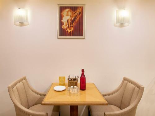 Hotel Bloomsuites L Ahmedabad
