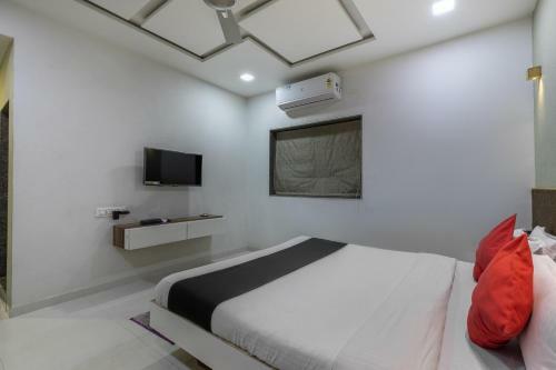 Capital O 10749 Hotel Neelkanth Bliss