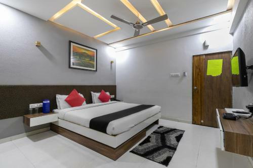 Capital O 10749 Hotel Neelkanth Bliss