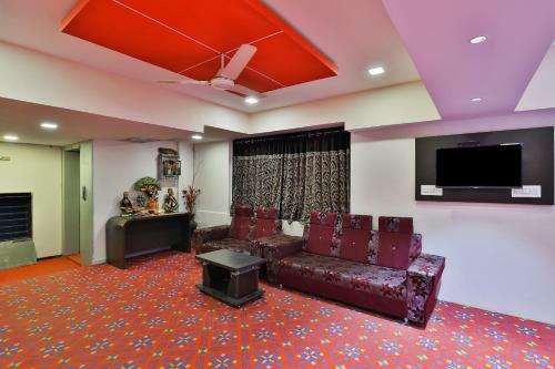 Oyo 22477 Hotel Blue Moon