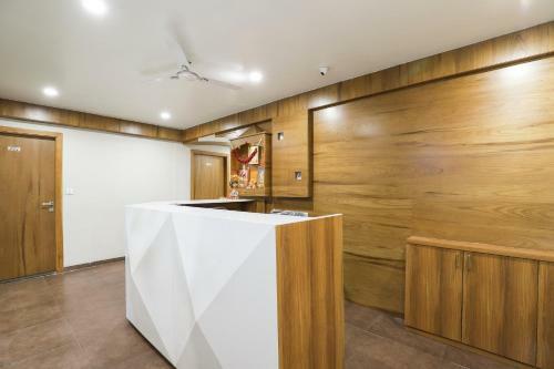 Oyo 69353 Hotel Madhav Villa