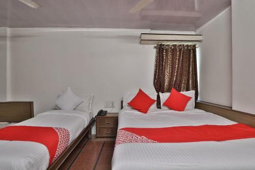 Oyo 80317 Collection O Hotel Maninagar Residency