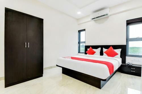 Oyo 60752 V&s Hotel