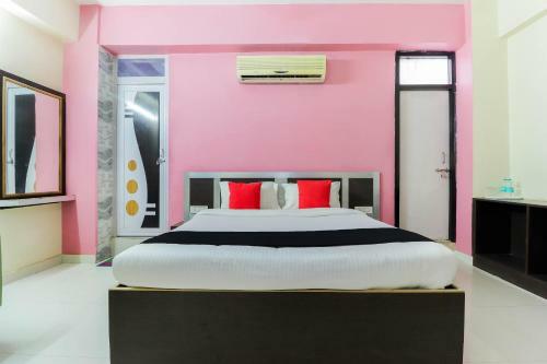 Capital O 49024 Aryavart Hotel
