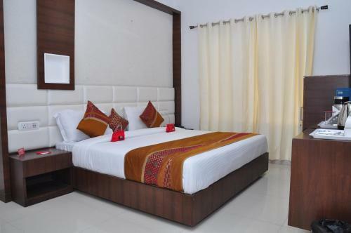 Oyo 2044 Hotel Premier