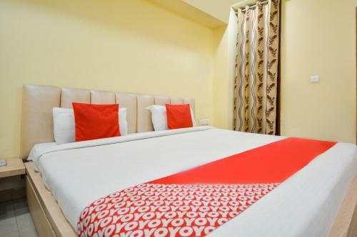 Oyo 70316 Hotel Jay Vee Continental